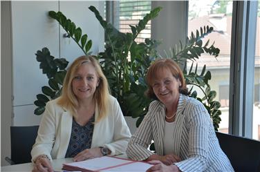 L'assessora Martha Stocker con la neo direttirce della Ripartizione sanità, Laura Schrott