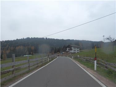 L’ultimo tratto della provinciale Merano-Meltina, Albero Verde – Eschio, viene allargato fino a sei metri (Foto: USP)