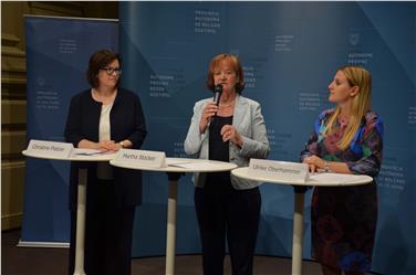 Corso per donne nei CdA: L'assessora Stocker ha evidenziato la lunga strada compiuta dalle donne negli ultimi decenni per raggiungere posizioni apicali (Foto: USP/B.Franzelin)