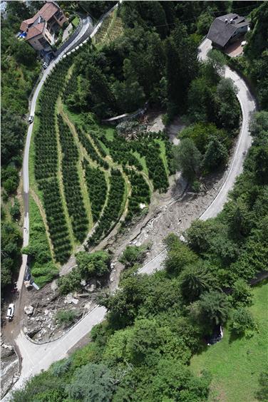 Vista dall'alto dopo il maltempo: il Rio Fosco, a Caines, dopo le piogge di venerdì (Foto USP/Agenzia protezione ciivile)