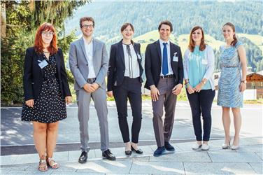 Da sinistra, i giovani ricercatori candidati e vincitori: Katharina Crepaz, Michael Volgger (terzo premio), Ksenia Morozova (primo), Michele Brighenti, Roberta Rosa e Daniela Lobenwein (primo)