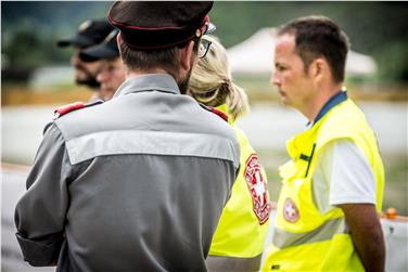 Una prima squadra composta anche da Vigili del fuoco e Croce bianca in partenza da Bolzano per le zone colpite dal terremoto in Centro Italia (Foto USP)