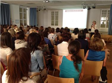 Il nuovo concetto pedagogico per le scuole per l’infanzia delle valli ladine è stato presentato a Ortisei oggi, 1° settembre, data di avvio dell’anno pedagogico (Foto: USP/Hannelore Insam)