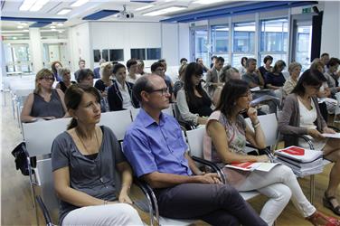 Assistenza all’infanzia: l'assessora Deeg incontra i Comuni Deeg. Foto USP/rm