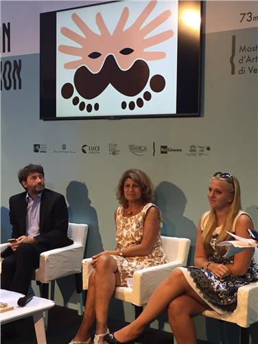 Viktoria Tribus durante l'incontro a Venezia con il ministro Dario Franceschini