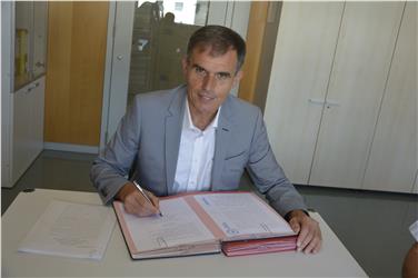 Demolizione del vecchio inceneritore: Theiner sigla l'accordo Provincia-Comune (Foto USP)