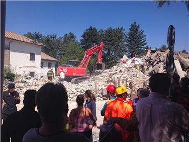 Paesi distrutti dal terremoto in centro Italia. Fondi per la ricostruzione