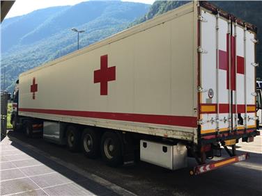 Il camion della sezione di Bolzano della Croce Rossa che si recherà nelle zone colpite dal terremoto (Foto USP/Croce Rossa)