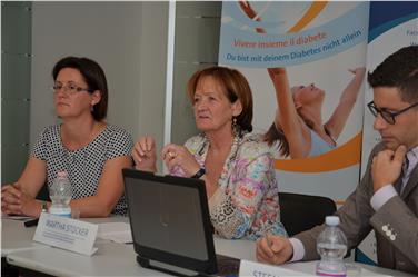 L'assessora provinciale alla sanità Stocker alla presentazione del Piano provinciale di prevenzione sanitaria (Foto: USP)