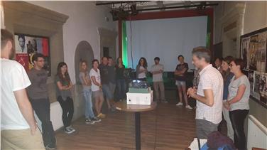 Operatori in Bosnia con "Ultima fermata Srebrenica" per approfondire aspetti del conflitto balcanico. Un momento dell'incontro formativo pre-partenza