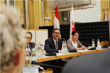 Politica, economia, lavoro e migranti sono stati al centro dell'incontro a Palazzo Widmann Foto: LPA/mb