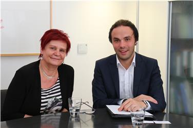 La ministra per la formazione, i giovani e lo sport della Turingia, Birgit Klaubert, e l'assessore Philipp Achammer