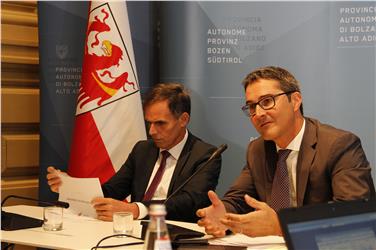 IL presidente Kompatscher e l'assessore Theiner discutono della tratta di accesso del BBT in Bassa Atesina (Foto USP/mb)