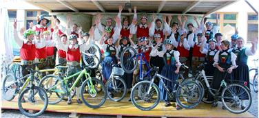 In bici alle prove o al concerto: la banda musicale di Dobbiaco è tra le associazioni impegnate nel concorso (FOTO: banda musicale Dobbiaco)
