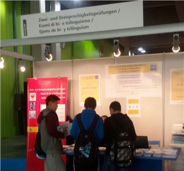 Presso lo stand del Servizio esami di bi- e trilinguismo presente alla Fiera “Futurum” vengono fornite tutte le informazioni sull’esame