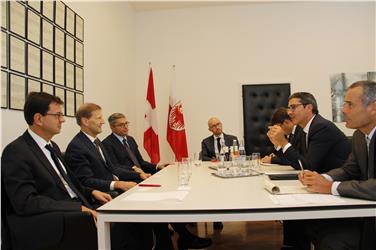 Kompatscher durante l'incontro con l'ambasciatore Kessler e i consoli Baumann e Carraro Foto: USP/mb