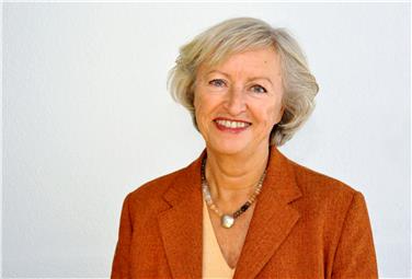 Lunedì, la linguista Eva Neuland, presenterà le prime conclusioni di uno studio scientifico sulla cortesia verbale degli adolescenti.