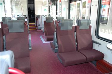 Viaggiare in maniera più confortevole: gli interni dei nuovi treni FLIRT che stanno per essere acquistati in Alto Adige (Foto USP)