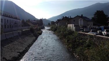 Gli interventi di messa in sicurezza antipiena lungo l'Isarco a Vipiteno e Prati/Vizze vengono abbinate agli aspetti ecologici (Foto: USP/Ufficio Sistemazione Bacini montani Nord)