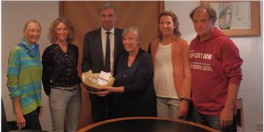 L'assessore Schuler (3° da sx) con i membri del gruppo di coordinamento del progetto “MahlZeit-Coltiviamo la vita-Deboriada"