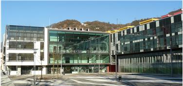 La sede della Scuola "Levinas" in Piazza Nikoletti a Bolzano