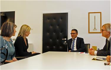 Fondazione teatro a colloquio con il presidente della Provincia: Mariaclara Pagano, Chiara Tanesini, Arno Kompatscher e Andreas Cappello (Foto USP/mb)