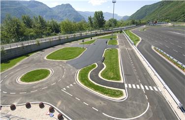 Barriere antirumore e gokart elettrici per il Safety Park (Foto USP/Pertl)