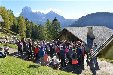 Numerosi i visitatori che hanno approfittato della giornata per visitare il Maso Peza a San Giacomo di Ortisei