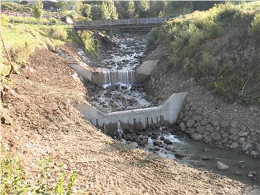 Opere di consolidamento per il corso centrale del Rio Freddo, nei pressi dei Campi di golf S.Vigilio, a Siusi nel comune di Catelrotto (Foto: Sistemazione Bacini Montani Sud)