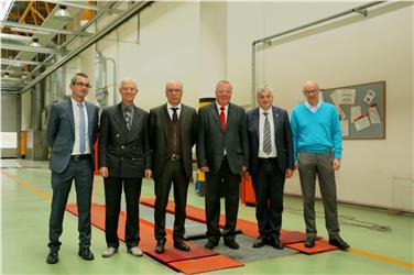 Assieme a Markus Kolhaupt (coordinatore del servizio del Centro revisione veicoli, primo da sinistra) hanno festeggiato (d.s.): Roberto Rubbo, Valentino Pagani, Claudio Gelmi, Florian Mussner e Günther Burger (Foto: USP / Roman Clara)