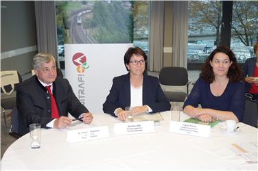 Incontro a Lucerna tra gli assessori alla mobilità dell'arco alpino. L'assessore Florian Mussner con Barbara Bär e la collega tirolese Ingrid Felipe