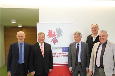 Silvio Fedrigotti (Dipartimento sanità Provincia di Trento), Bernhard Tilg (assessore sanità Land Tirolo), Moreno Broggi (presidente UPIPA), Robert Kaufmann (ARGE Tiroler Altenheime), Norbert Bertignoll (associazione residenze anziani Alto Adig