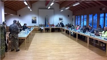 Fervida attività fin dalle ore 6.00 di questa mattina al Centro operativo misto, insediato presso la sede  dei Vigili del Fuoco Volontari a Bressanone, per coordinare le operazioni diretto da una rappresentanza del Commissariato del Governo
