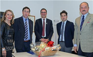 La vicesindaca di Castelraimondo, Esperia Gregori e il primo cittadino Renzo Marinelli assieme al presidente Kompatscher e all'ex assessore Di Puppo (Foto USP/rc)