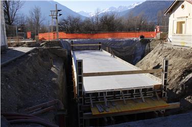 Per la realizzazione del sottopasso pedonale a Spondinga, che sarà posizionato in un blocco unico sotto i binari, vi sarà un’interruzione breve dei collegamenti ferroviari fra Silandro e Malles