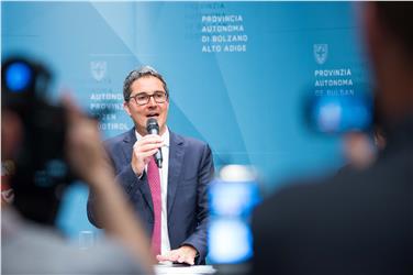 Kompatscher: "Proseguire nelle trattative con il governo nazionale per lo sviluppo ulteriore dell'autonomia" (Foto USP/ohn)