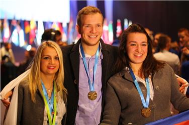 I tre vincitori alle competizioni dei mestieri di Göteborg in Svezia, da sinistra Nadine Lanziner, Stefan Chistè e Denise Giacosa