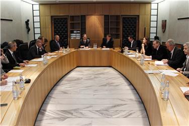 Incentivi all'economia: Kompatscher ha incontrato il mondo economico (Foto USP/mb)