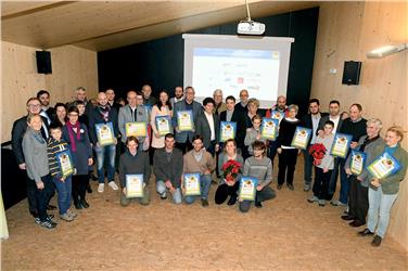 Foto di gruppo per i vincitori del Premio ambiente Euregio 2016 (Foto Ufficio stampa Provincia Trento)