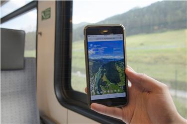 Sulla linea ferroviaria della Pusteria i passeggeri dei treni FLIRT possono godere della visione del paesaggio a 360°. Progetto sarà esteso a altre linee (Foto: STA)