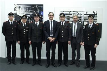 Kompatscher e Schuler con la delegazione dei vigili del fuoco volontari
