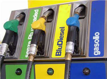 Fissati gli orari di servizio per il 2017 dei distributori di carburante in Alto Adige