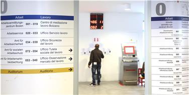 Utenti soddisfatti del servizio help-desk della Ripartizione lavoro: superate nel 2016 le 375mila dichiarazioni relative ai rapporti di lavoro