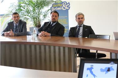 In visita alla Brimi (da dx): gli assessori Schuler, Fava (Regione Lombardia), e Dallapiccola (Trentino) - Foto: USP/M.Clara