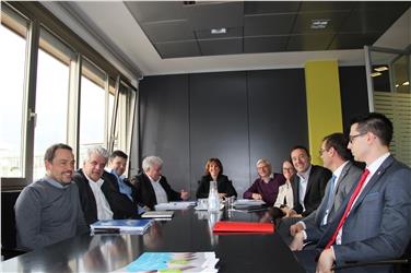 L'assessora Waltraud Deeg a colloquio con rappresentanti dei Comuni, della Camera di Commercio e della SIAG (Foto: USP/Elisabeth Parteli)