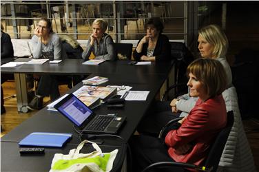 L'assessora alla famiglia, Waltraud Deeg, durante l#incontro Family Plus a Egna Foto Usp