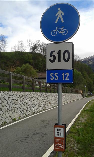 Ecco uno dei nuovi cartelli installati nel tratto di ciclabile tra Fortezza e Brennero Foto Usp