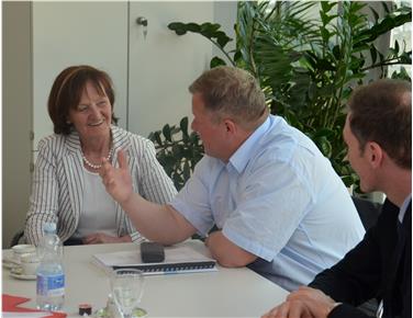 Gli assessori Martha Stocker e Bernhard Tilg: a buon punto il progetto Medical School (Foto Griesser)