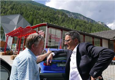Il presidente Kompatscher e il sindaco Altstätter. Foto: LPA/Mooswalder