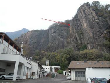La roccia sovrastante il Centro Laimburg che sarà messa in sicurezza